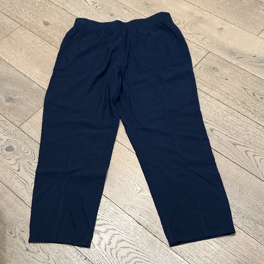 Woman’s Style&Co. navy pull on light pants. Large. Front+back pockets. Like new!